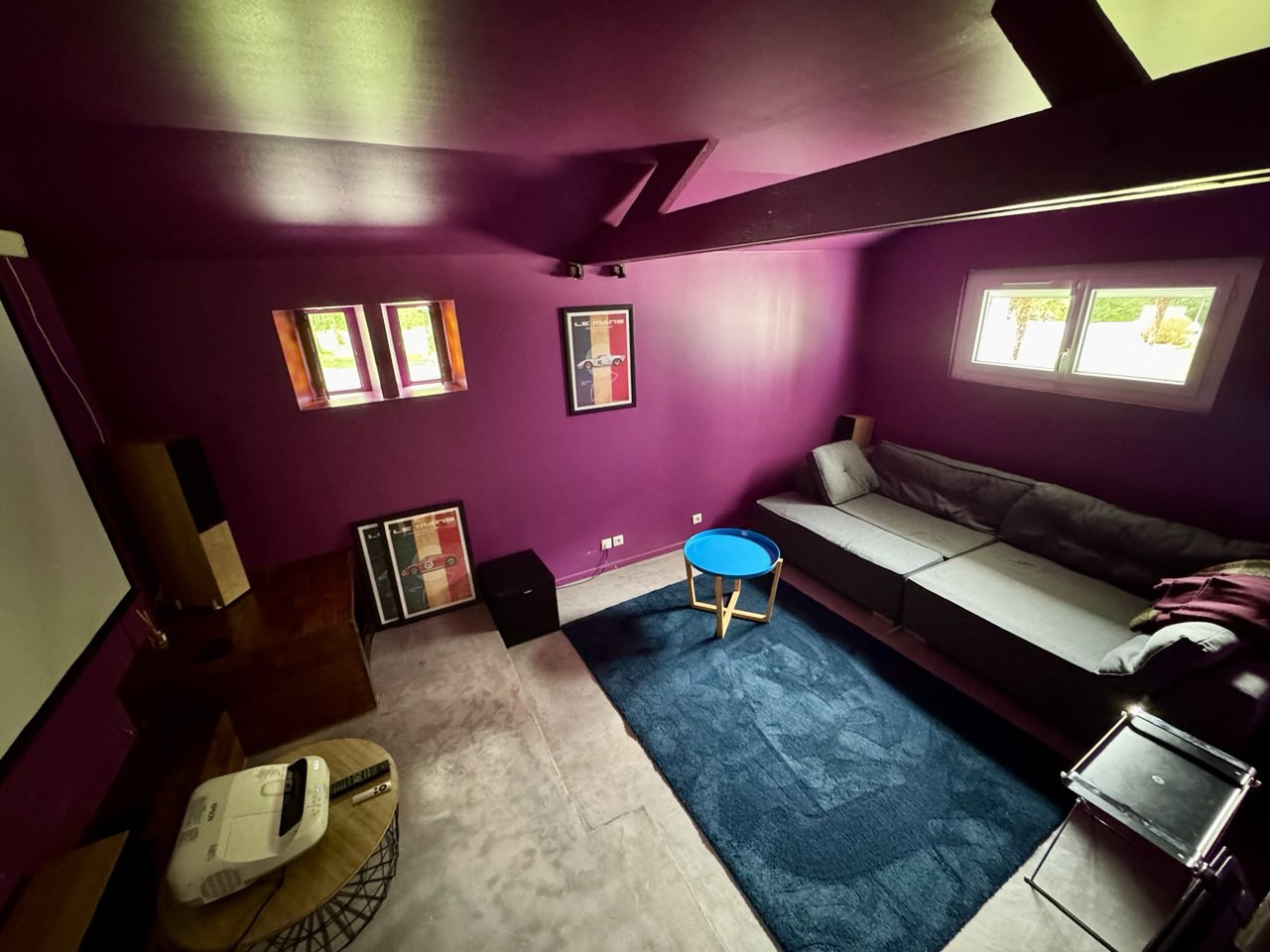Salon avec home cinéma à 12mn du circuit des 24h