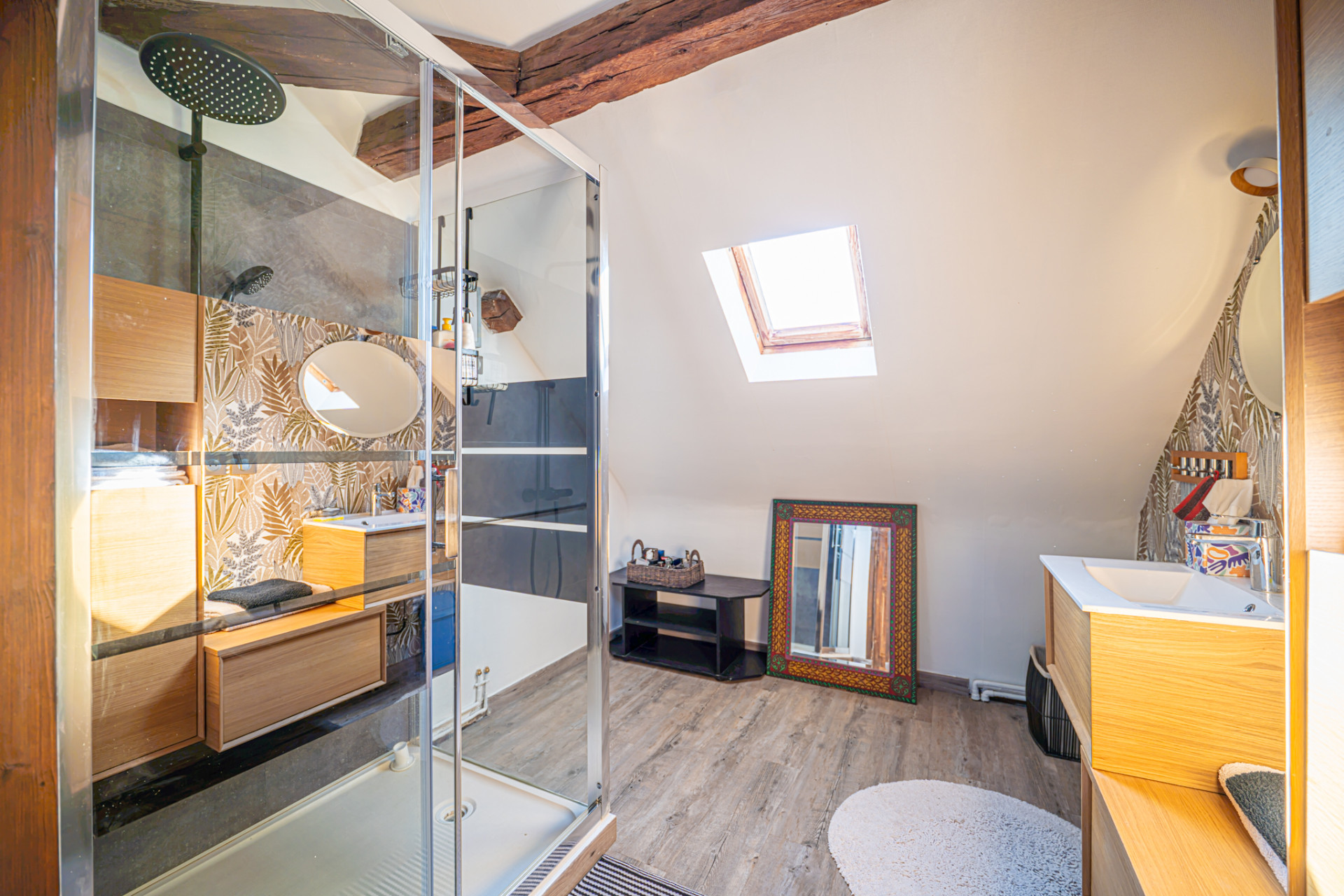 2 guest rooms with private bathrooms, 30 minutes from the 24 Hours of Le Mans circuit