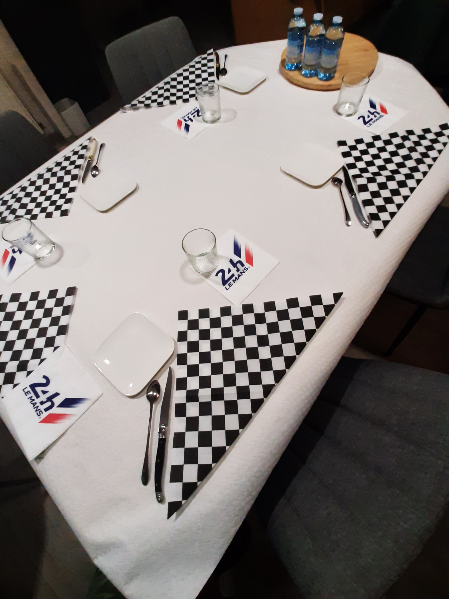 Suite familiale pour jusqu'à 4 personnes à 10 minutes du Circuit des 24 Heures du Mans Suite familiale pour jusqu'à 4 personnes à 10 minutes du Circuit des 24 Heures du Mans