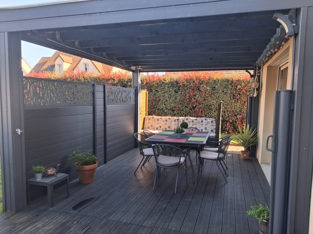 Terrasse -- 3 chambres d'hôtes à 20 minutes du circuit des 24H