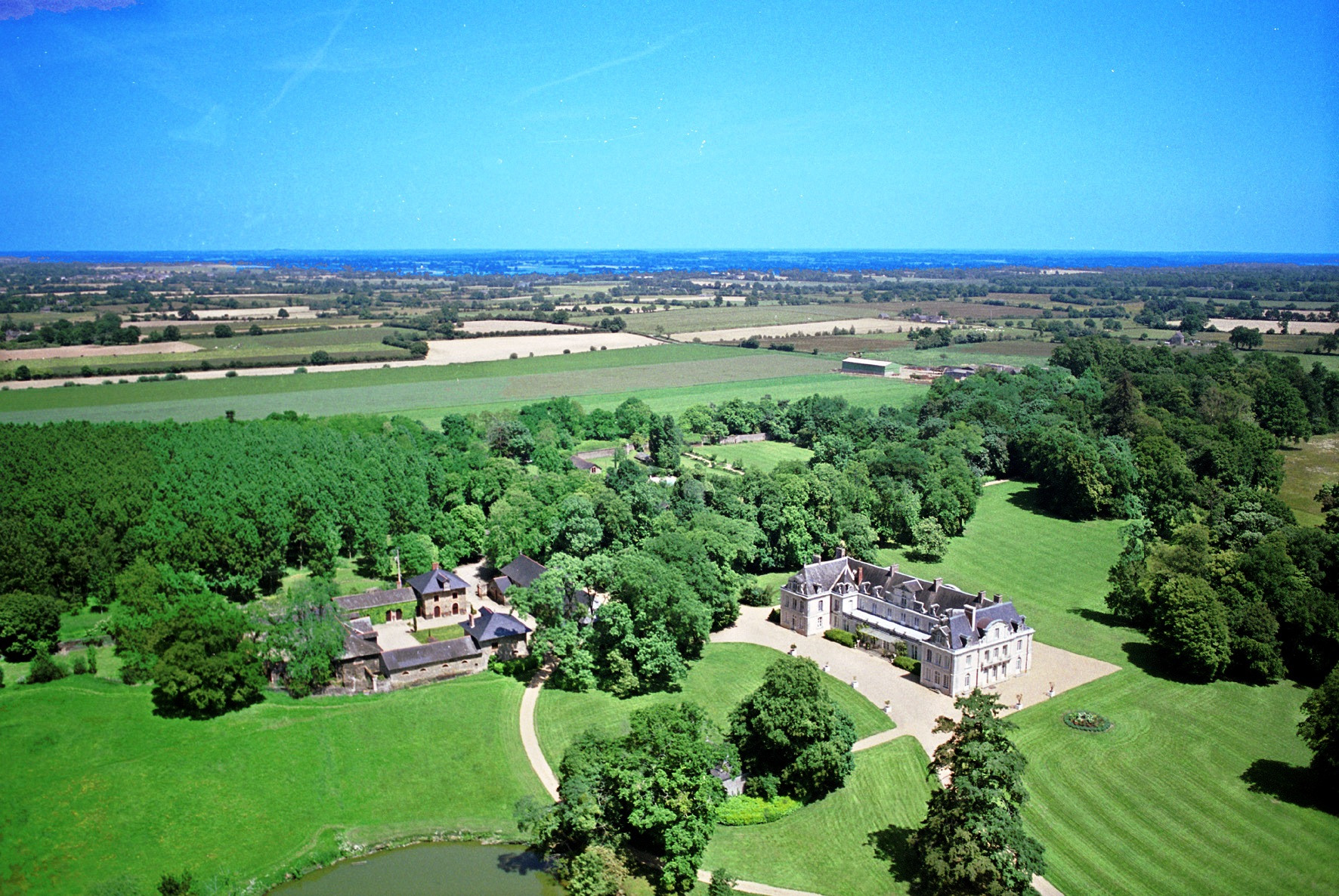 vue-aerienne-chateau-et-communs-web-copie-copie-copie-copie-10855