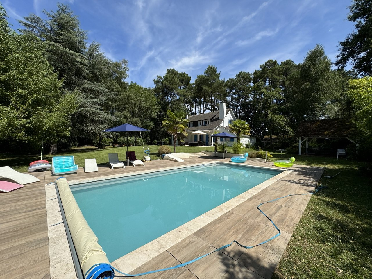 Vue de jour piscine à 12mn du circuit des 24h