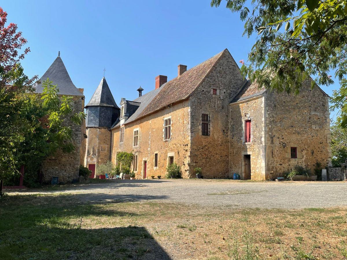 Outside view - 40 min from the circuit