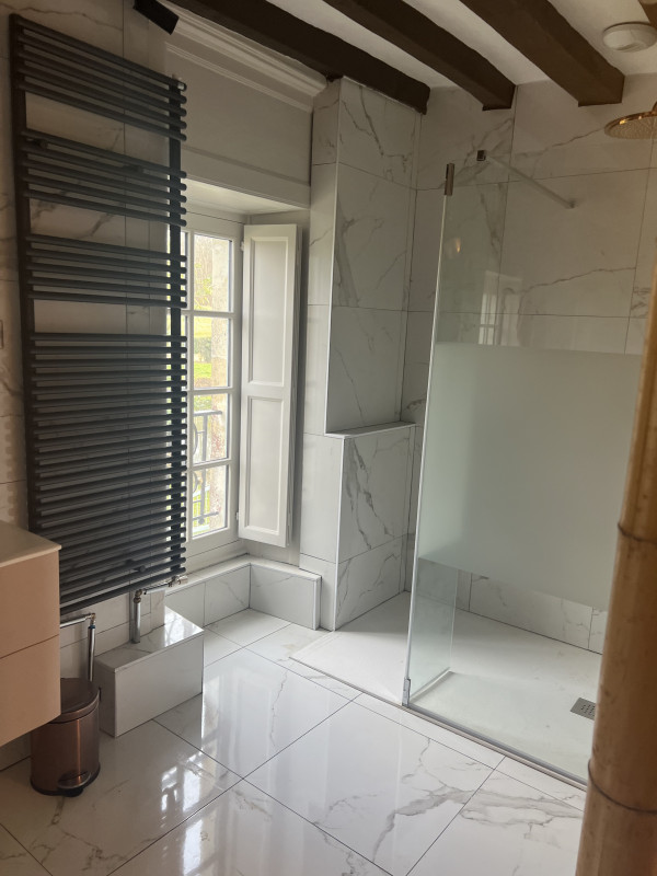 5 chambres avec salles de bain privatives à 20mn du circuit