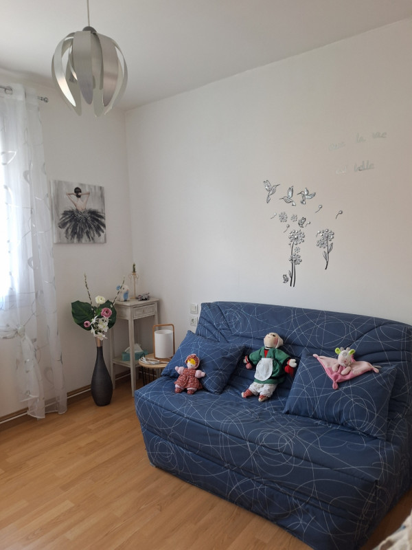 	bathroom - 20 min from circuitSettee - 20 min from circuit