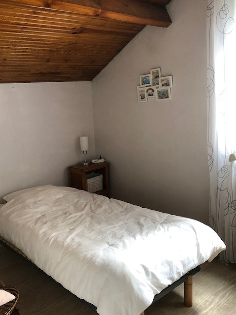 room with single bed	 room with single bed