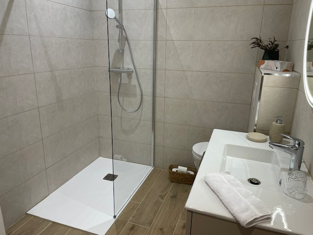 Chambre d'hôte avec salle de bain privative à 20mn du circuit Chambre d'hôte avec salle de bain privative à 20mn du circuit