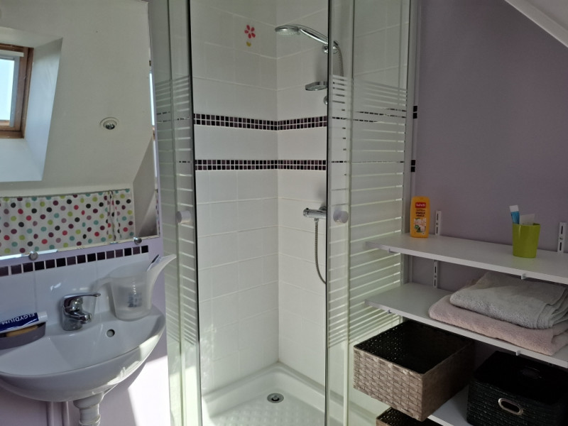 Chambre indépendante avec salle de bain privative à 15mn du circuit