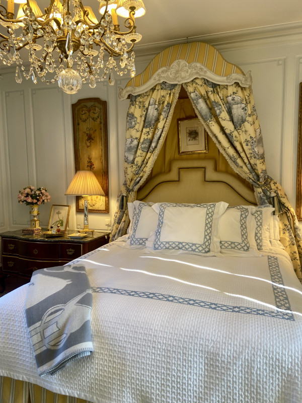 Yellow room Château de la Chevallerie Yellow room Château de la Chevallerie