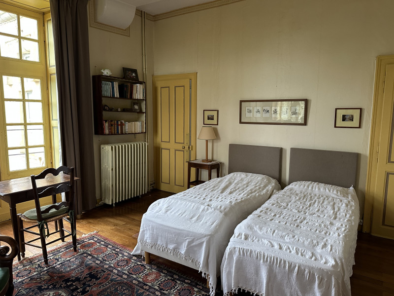 Yellow room twin bed