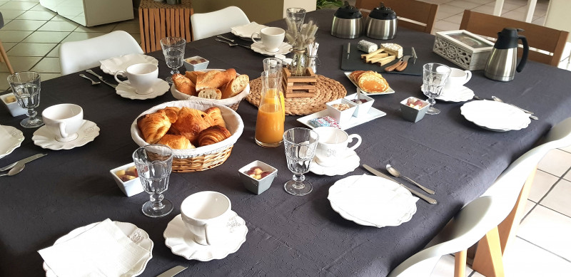 Chambre jusqu'à 5 personnes à 7mn du circuit des 24 Heures Chambre jusqu'à 5 personnes à 7mn du circuit des 24 Heures