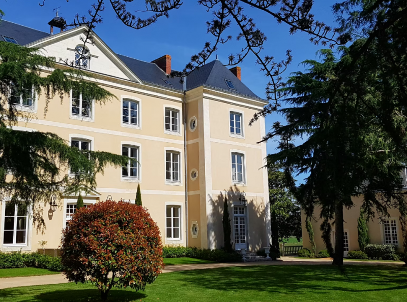 Château aux portes du circuit du Mans