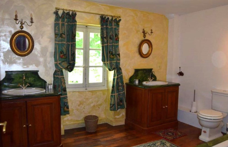 Castle-Bathroom-circuit-du-mans Castle-Bathroom-circuit-du-mans