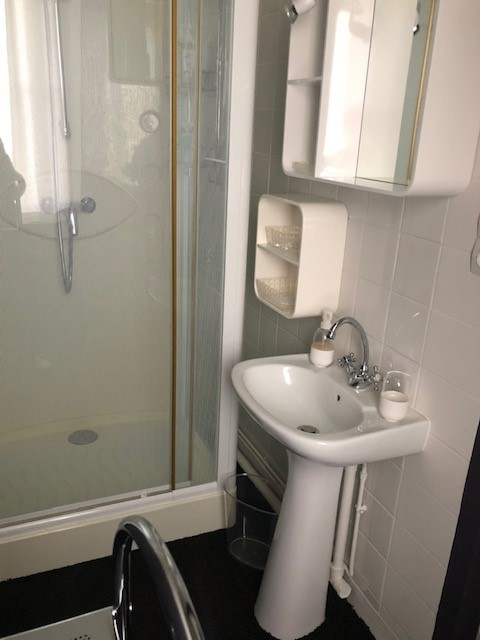 castle-shower-room-1-8566 castle-shower-room-1-8566