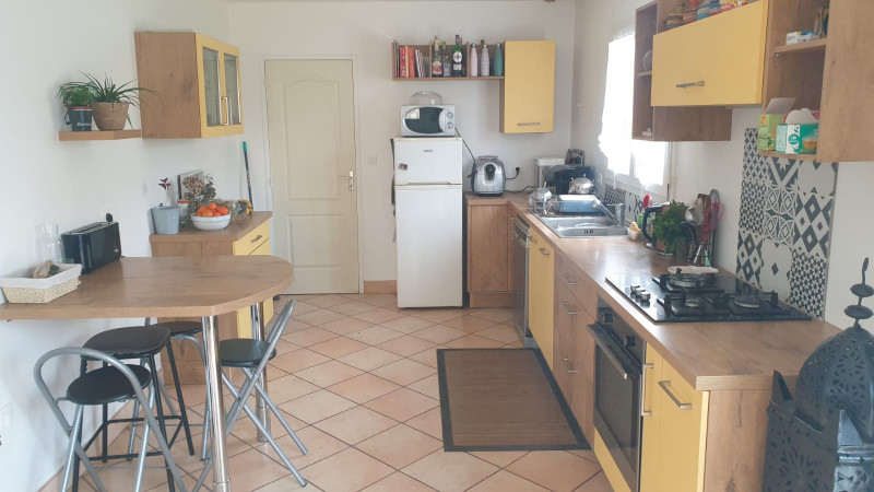 Kitchen - 20 minutes from the circuit
