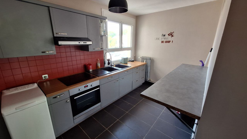 Kitchen - 20 minutes from the circuit