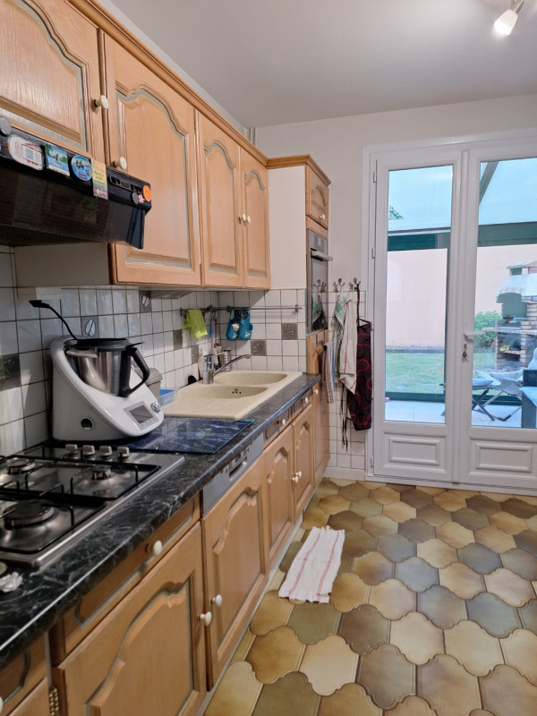 Kitchen - 20 minutes from the circuit