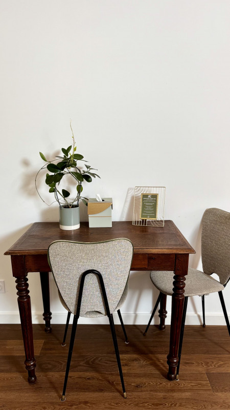 domaine-du-petit-tertre-chambre-lichen-table-19285