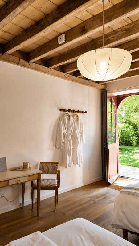 domaine-du-petit-tertre-chambre-lin-peignoirs-19290