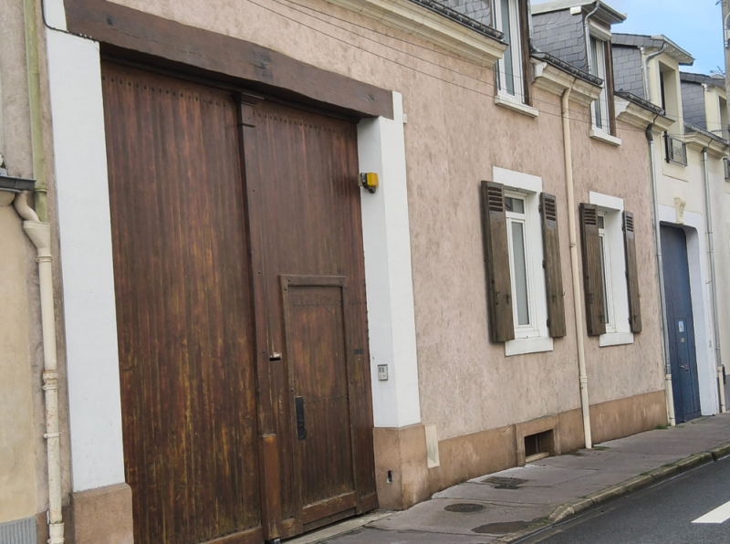 Street Entrance Street Entrance