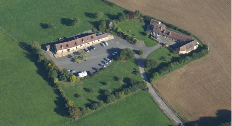 outdoor group accommodation 20 minutes from the circuit	