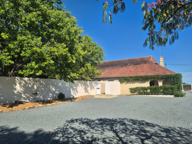 façade extérieure - 30mn du circuit des 24 Heures du Mans façade extérieure - 30mn du circuit des 24 Heures du Mans