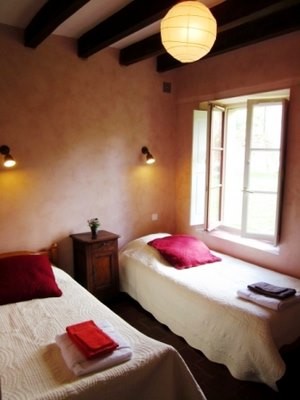 Room-2-in cottage-2-1379-E