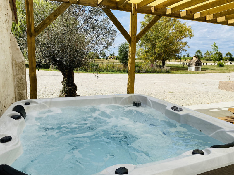 Gîte pour 19 personnes à 40mn du circuit des 24 Heures Gîte pour 19 personnes à 40mn du circuit des 24 Heures