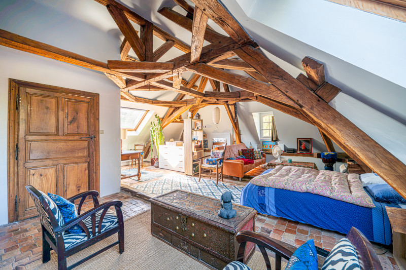 la-chambre-2-du-prieur-am-nag-e-sous-la-ferme-de-la-toiture-18698