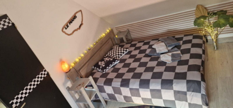 Double bed - 20 min from circuit