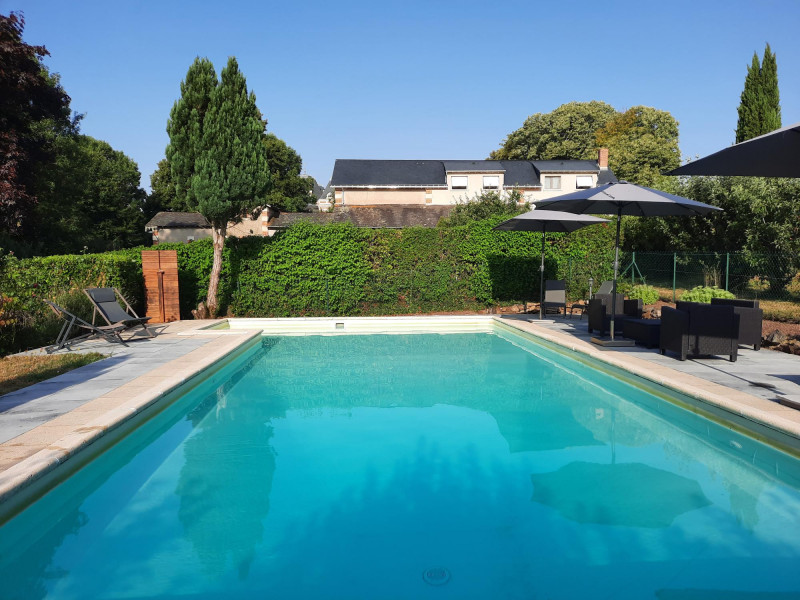 outdoor swimming pool