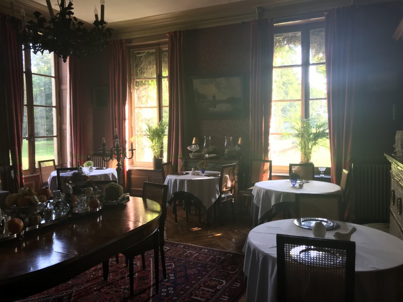 dinning room dinning_room_guestshouse_24h_lemans_castel