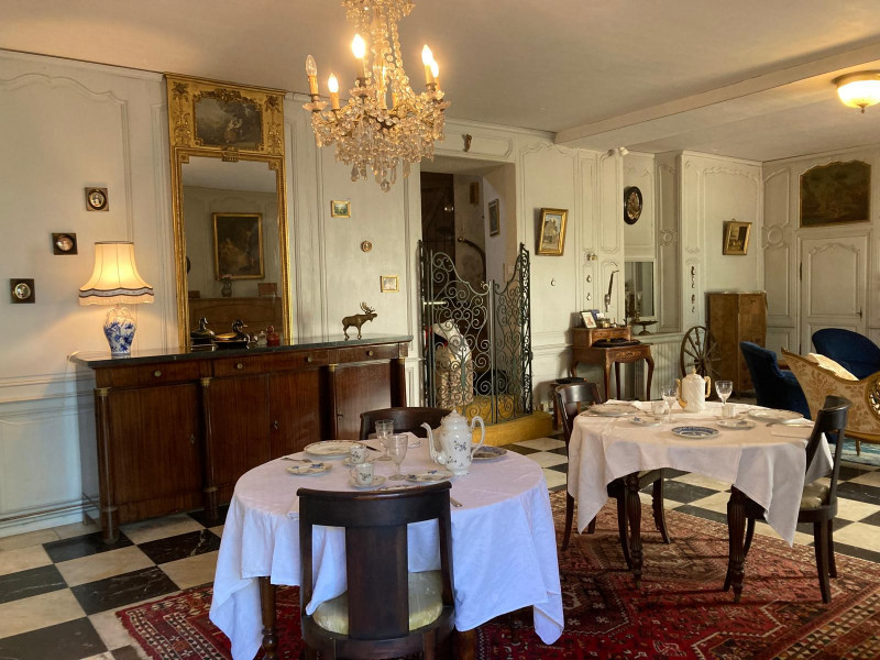 Salle à manger 3 - 30 mn du circuit des 24H Salle à manger 3 - 30 mn du circuit des 24H