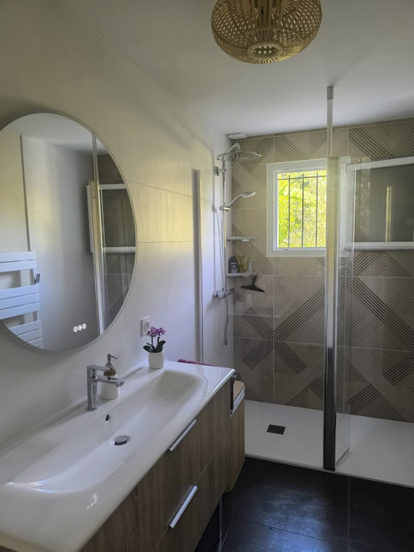 Salle de bain 1  Salle de bain 1