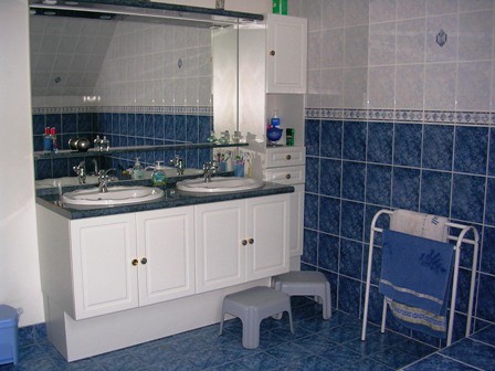 Salle de bain salle_de_bain_chez_l'habitant_24h_du_mans_B&B