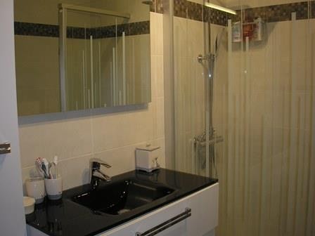 Salle de bain salle_de_bain_chez_l'habitant_24h_du_mans_B&B