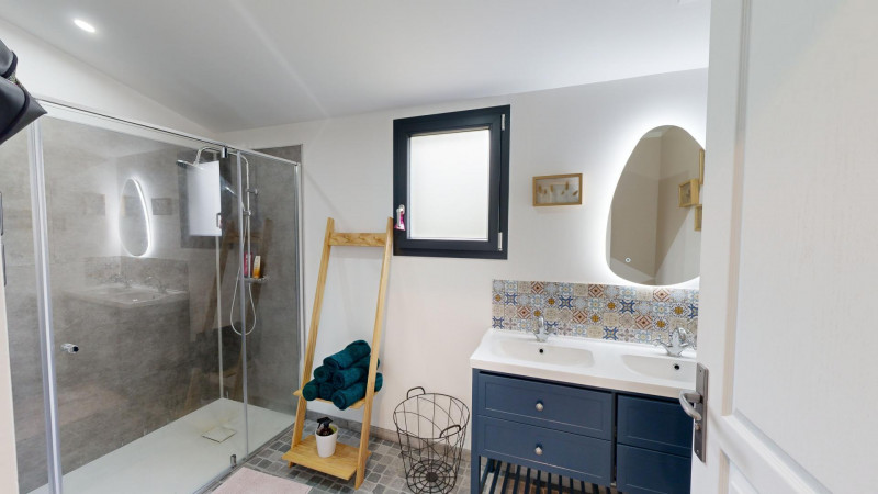 bathroom bathroom