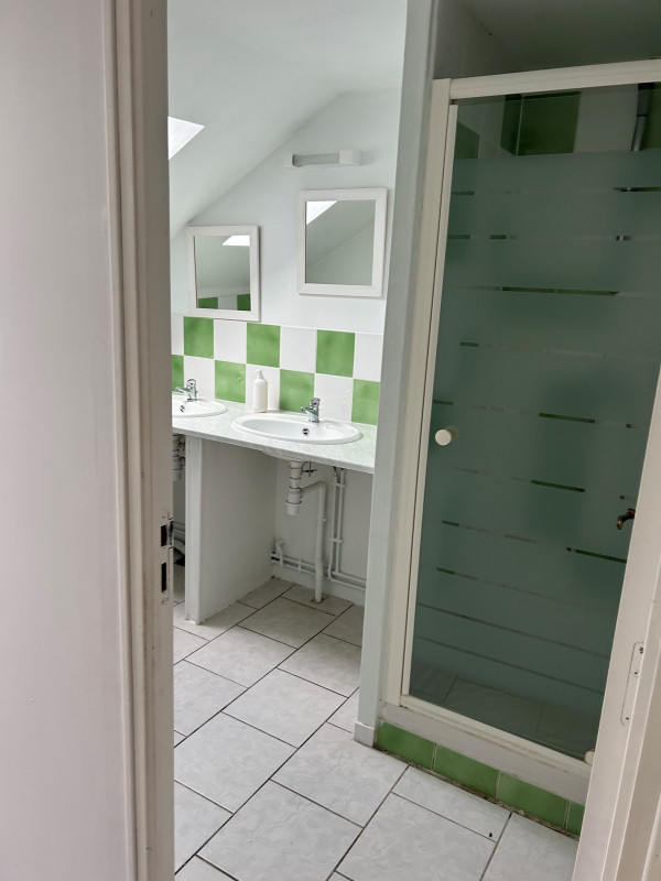 Salle de bain 2 - 30mn du circuit des 24 Heures du Mans Salle de bain 2 - 30mn du circuit des 24 Heures du Mans