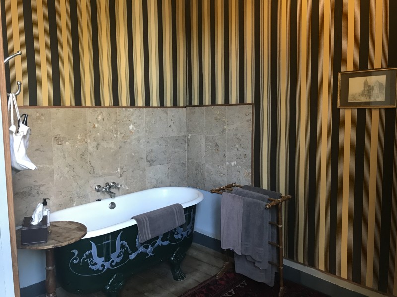 bathroom bathroom_guestshouse_24h_lemans_castel