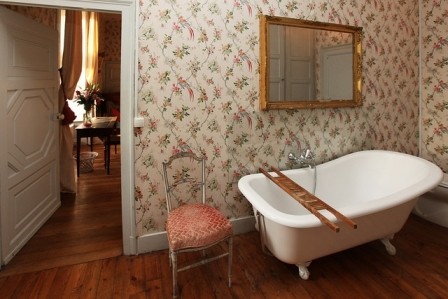 bathroom_le_mans_24h_race_castle