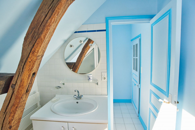 bathroom  bathroom
