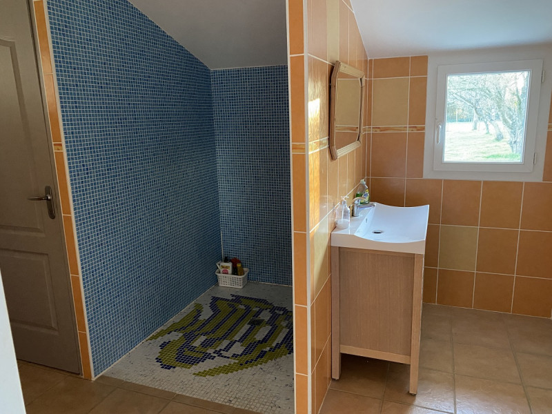 bathroom bathroom