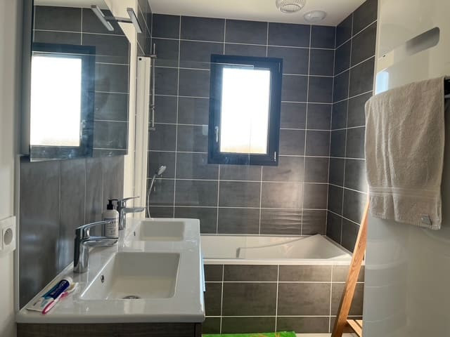 bathroom - 20 min from circuit