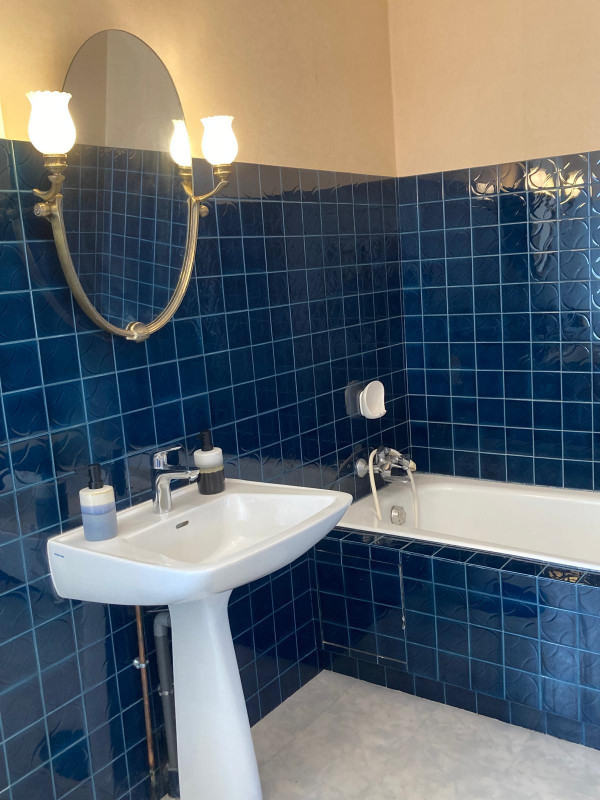 Salle de bain chambre 1 - 30 mn du circuit des 24H Salle de bain chambre 1 - 30 mn du circuit des 24H