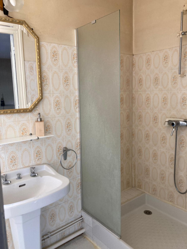 Salle de bain chambre 2 - 30 mn du circuit des 24H Salle de bain chambre 2 - 30 mn du circuit des 24H