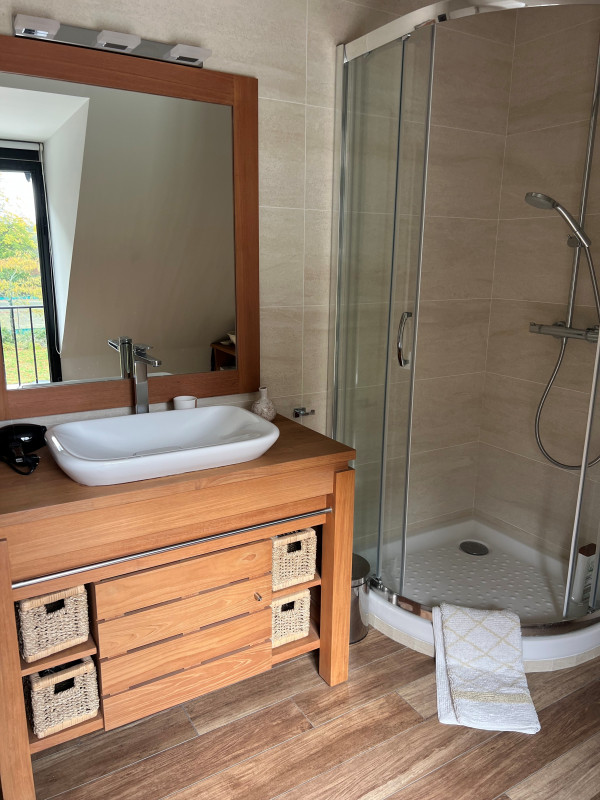 salle de bain dortoir - domaine à 15mn du circuit salle de bain dortoir - domaine à 15mn du circuit