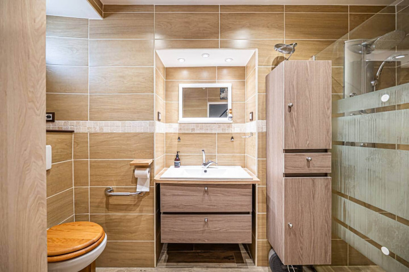 salle-de-bain-du-bas-19609 salle-de-bain-du-bas-19609