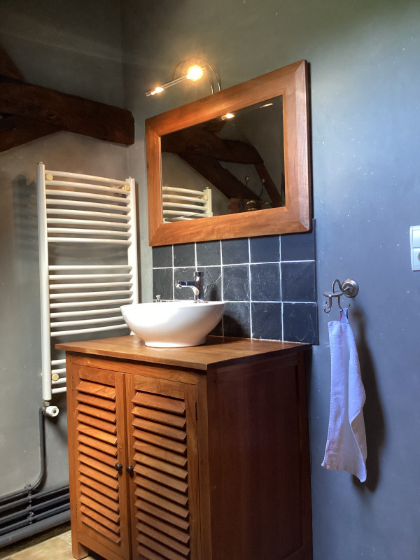 bathroom - 3 bedroom house 25 minutes from the circuit bathroom - 3 bedroom house 25 minutes from the circuit