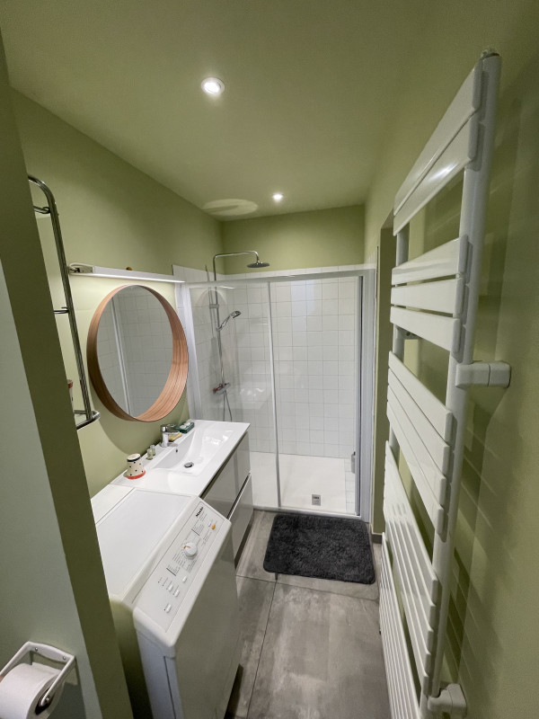 salle de bain privative - château à 40 minutes du circuit salle de bain privative - château à 40 minutes du circuit