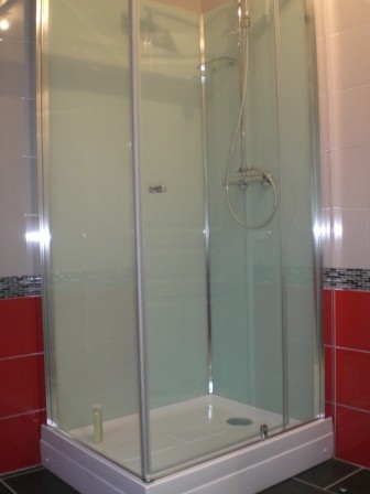 Salle de douche salle_de_douche_bain_toilet_24h_du_mans_chateau